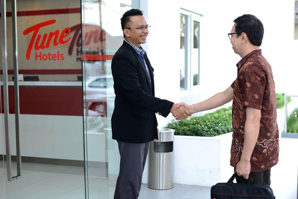 Monoloog Hotel Pekanbaru Exterior photo