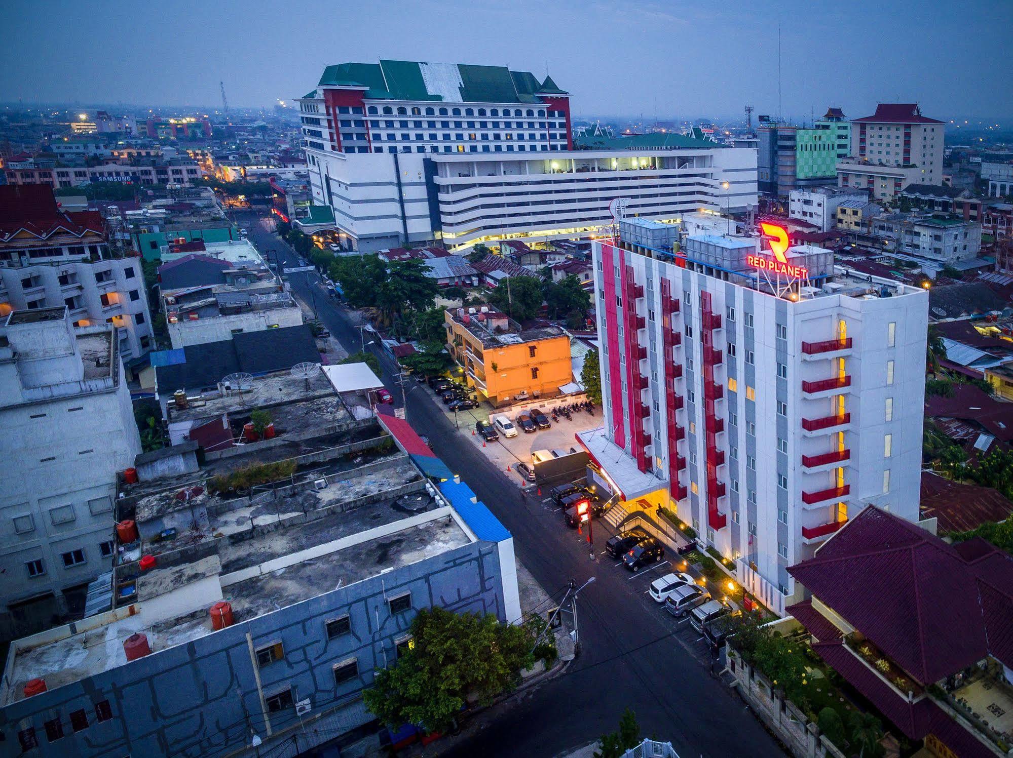 Monoloog Hotel Pekanbaru Exterior photo